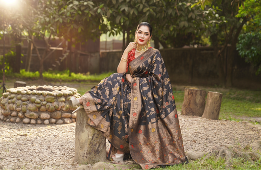 Black meenakari