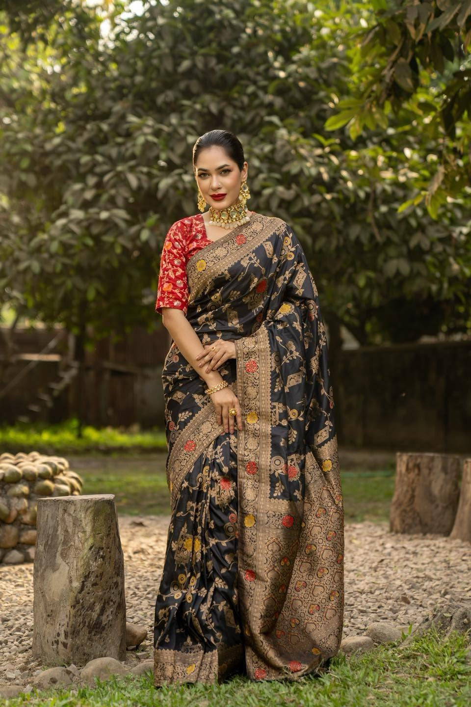 Black meenakari