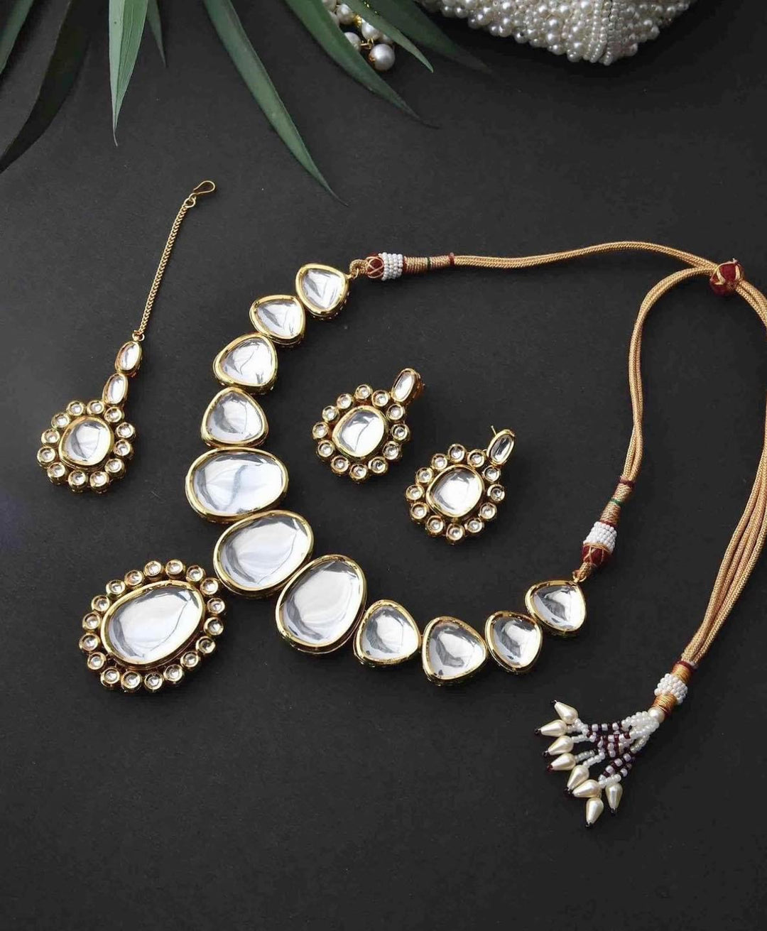 Moon Kundan Set